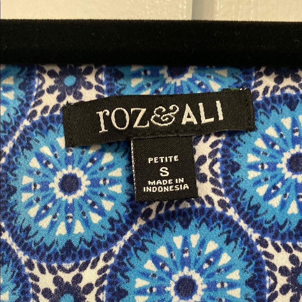 Roz & Ali Vibrant Blue and White Patterned Dress - Picture 2 of 4